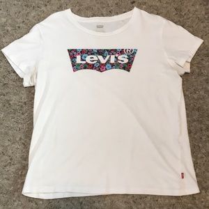 White Levi’s shirt. Size M.